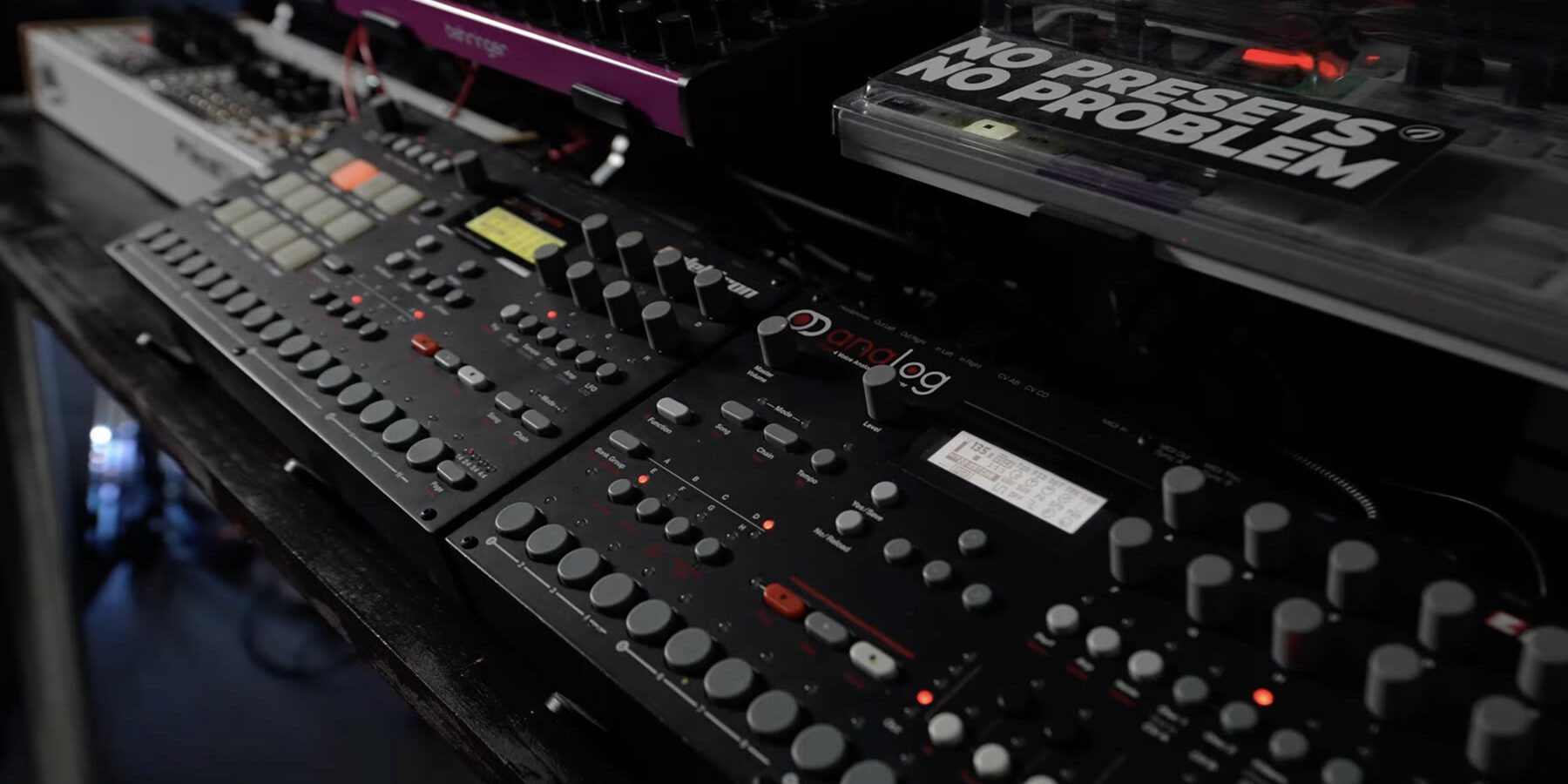 Ampmuse studio: hardware closeup