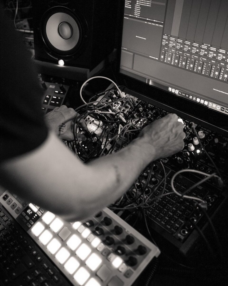 Patching a modular synthesizer in the Ampmuse studio
