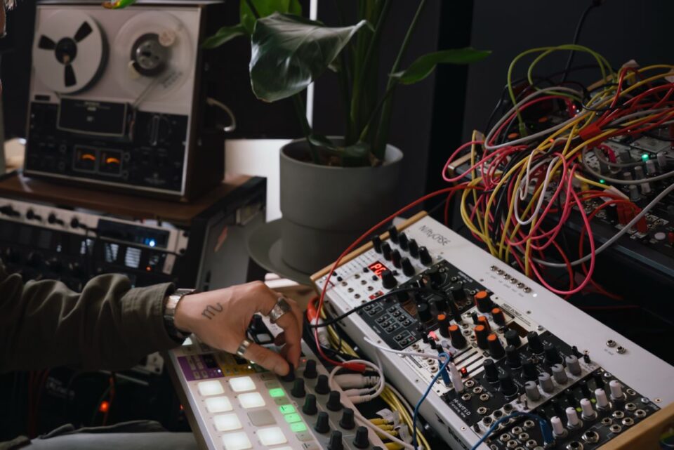 Producing techno in Ableton Live in the Ampmuse studio